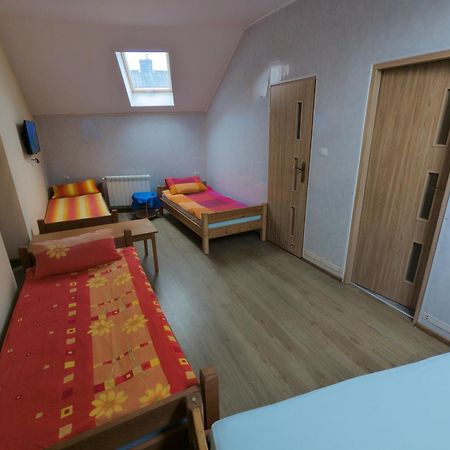 Pokoje Goscinne "U Karola" Pracownicze Ścinawa Extérieur photo