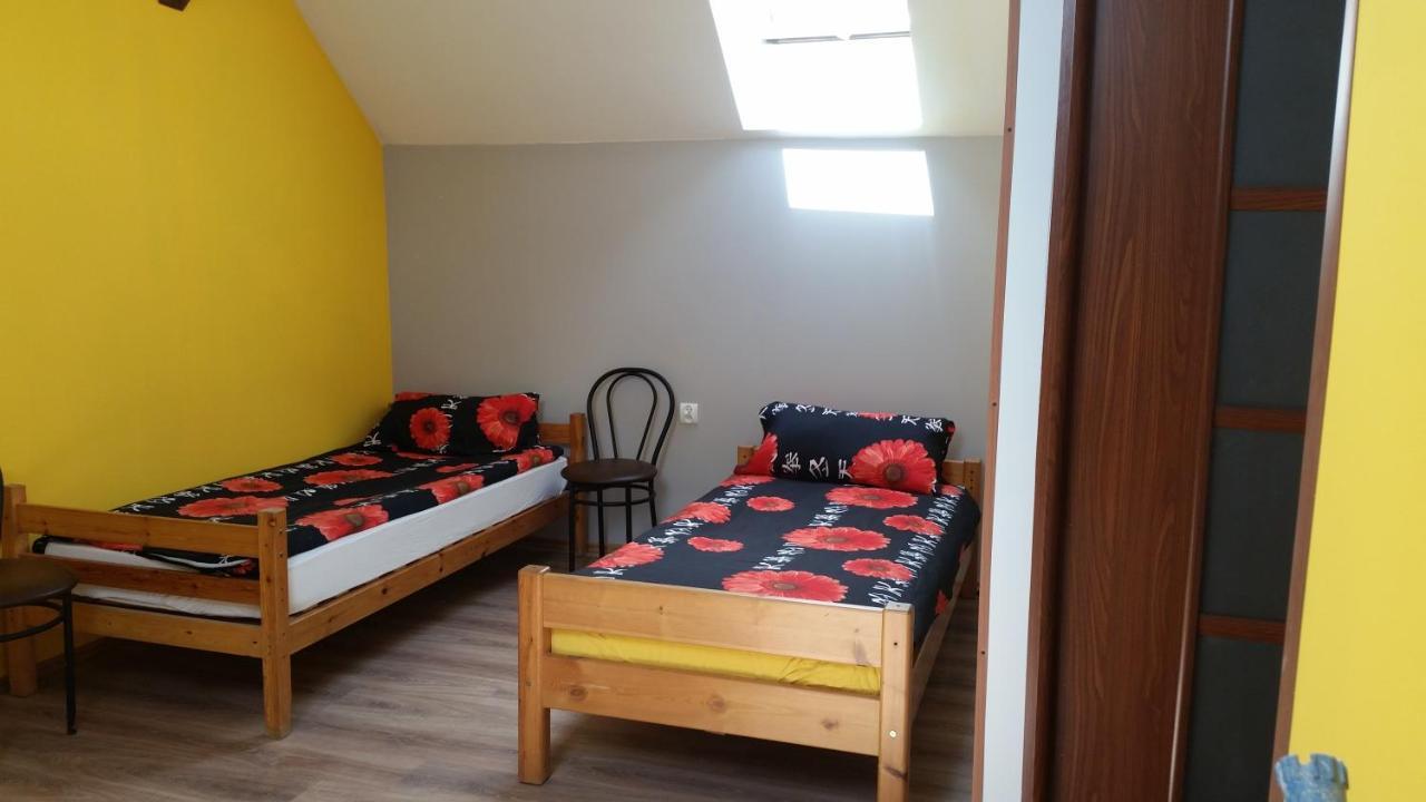 Pokoje Goscinne "U Karola" Pracownicze Ścinawa Extérieur photo