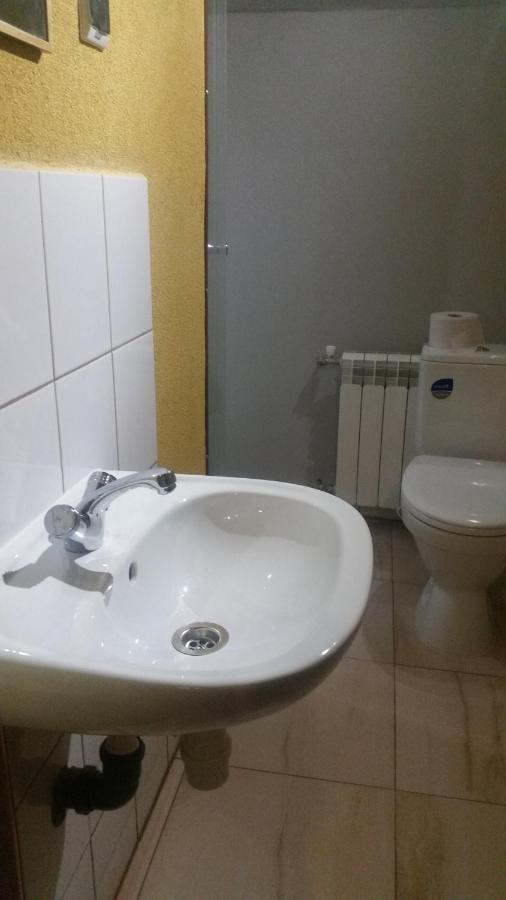 Pokoje Goscinne "U Karola" Pracownicze Ścinawa Extérieur photo