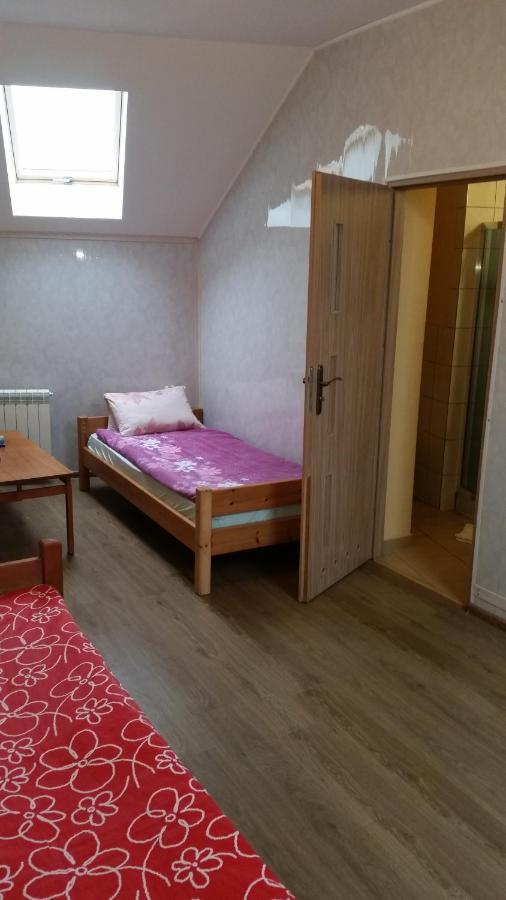 Pokoje Goscinne "U Karola" Pracownicze Ścinawa Extérieur photo