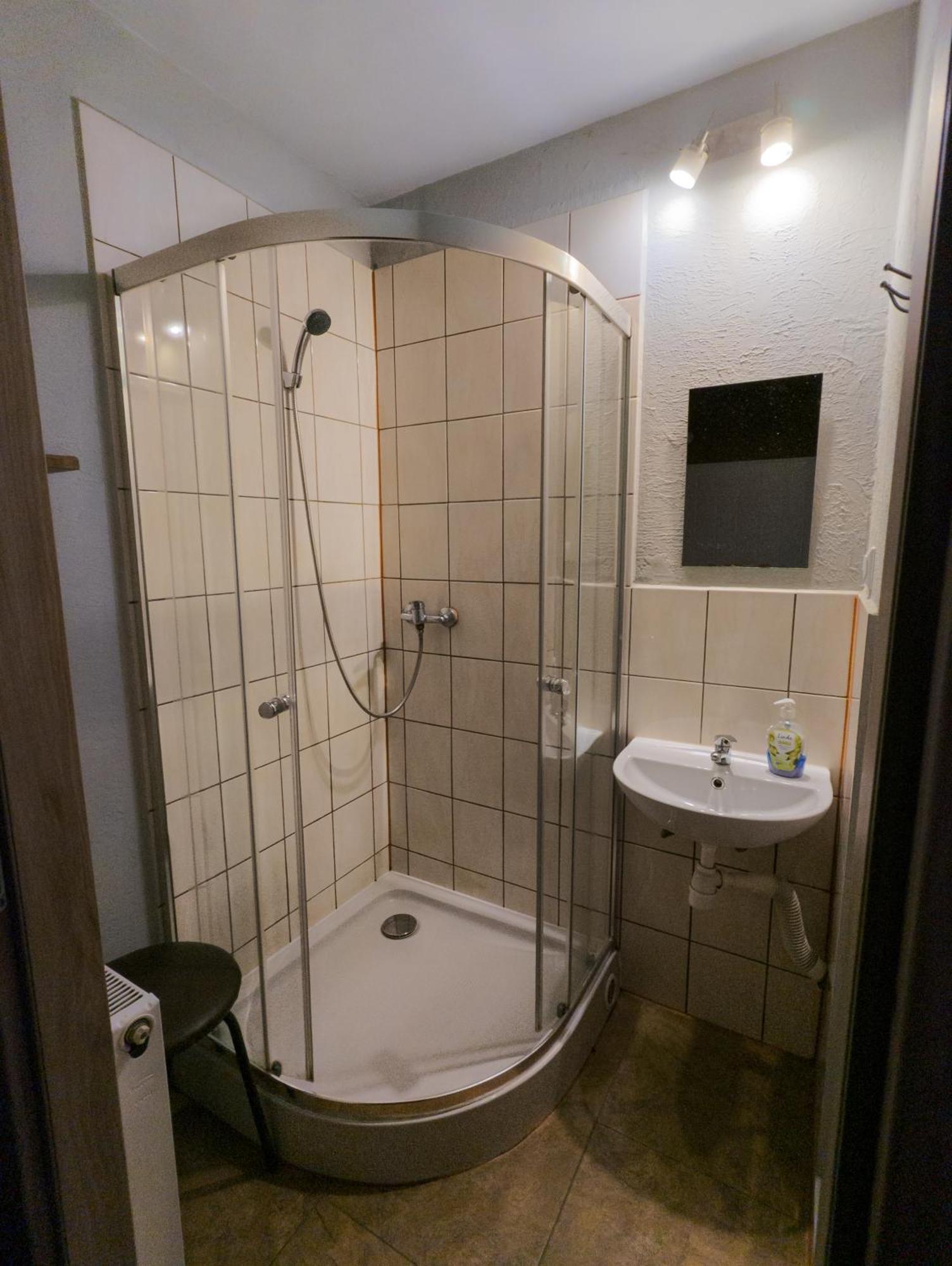 Pokoje Goscinne "U Karola" Pracownicze Ścinawa Extérieur photo