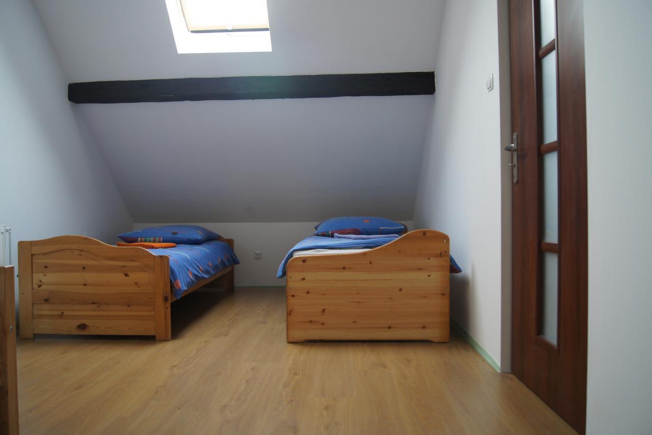 Pokoje Goscinne "U Karola" Pracownicze Ścinawa Extérieur photo