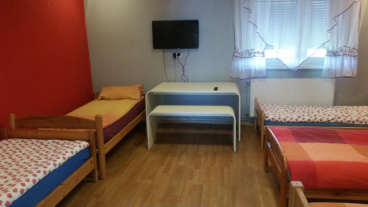 Pokoje Goscinne "U Karola" Pracownicze Ścinawa Extérieur photo